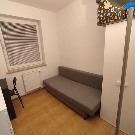 Nice Room With 2 Shared Bathrooms ,Wc , 2Km To Old Town -100M From Metro Szwedzka Varšava Exteriér fotografie