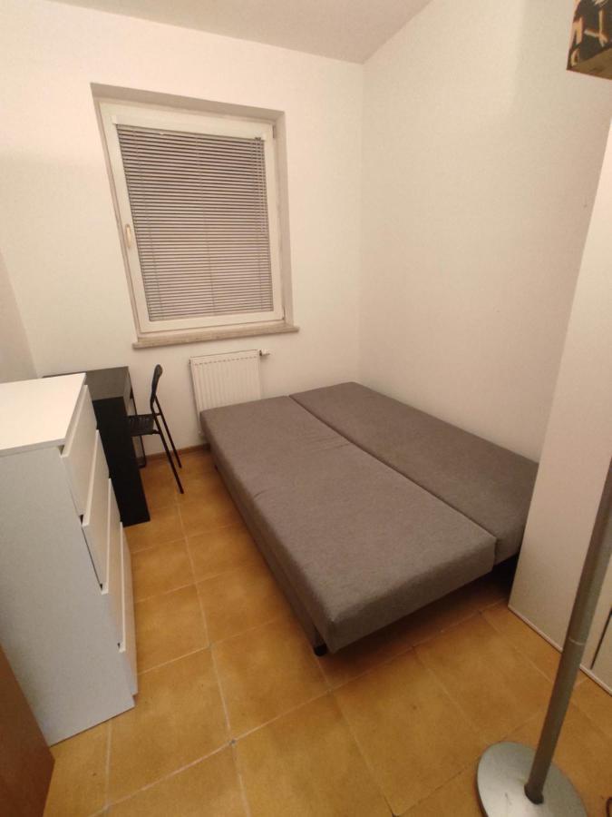 Nice Room With 2 Shared Bathrooms ,Wc , 2Km To Old Town -100M From Metro Szwedzka Varšava Exteriér fotografie